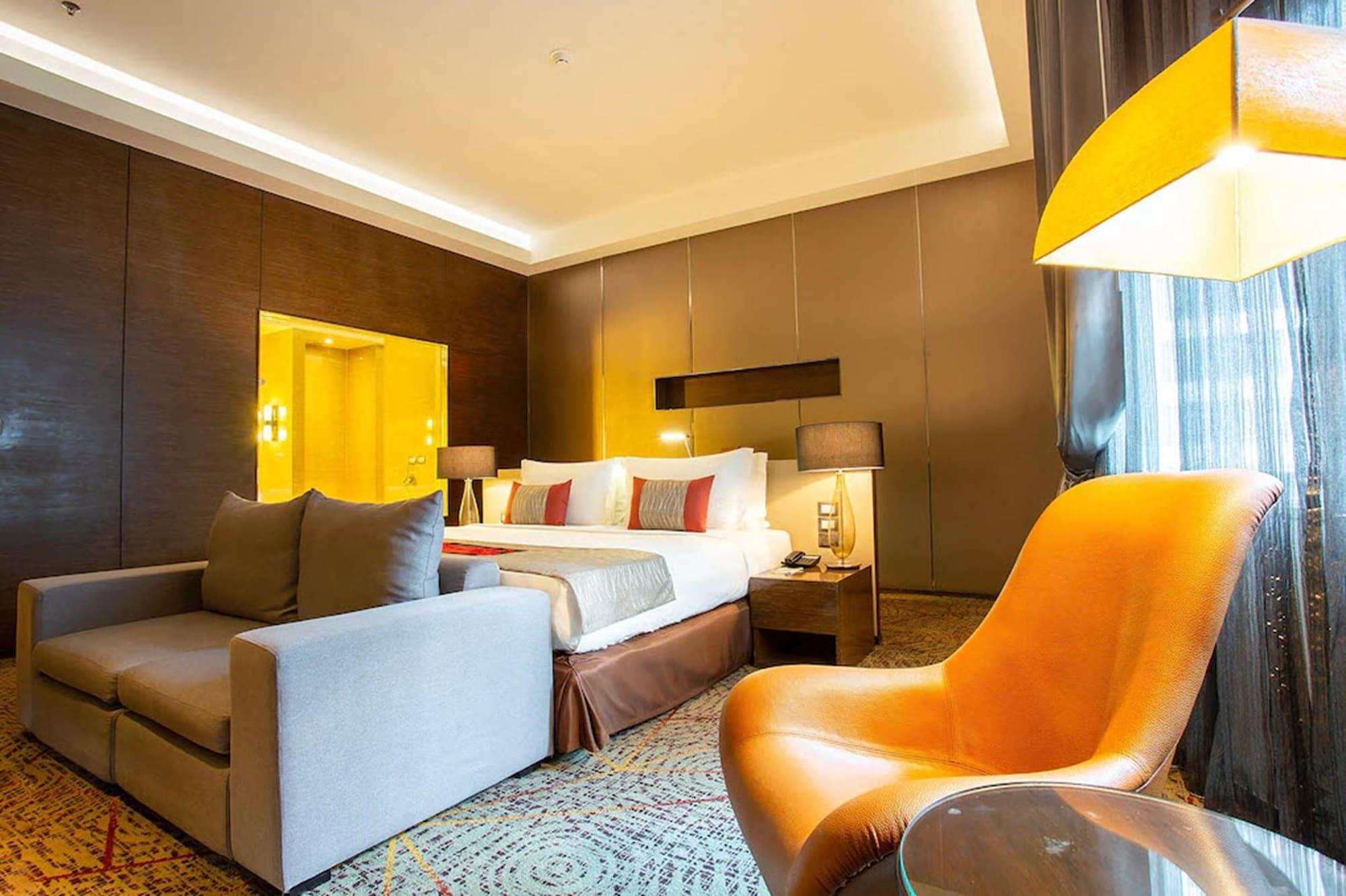 Graceland Bangkok By Grace Hotel - Sha Extra Plus Exterior photo